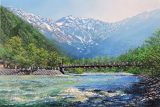吊り橋のある夏の景観
