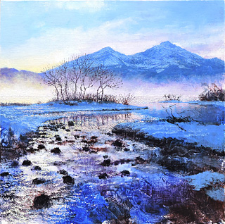 光る雪の湖面
